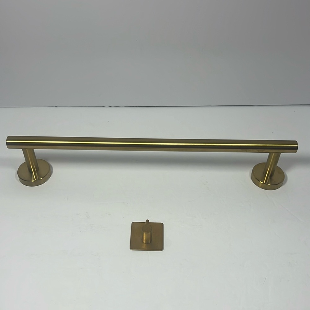 Gold bathroom towel bar and adhesive hook - Picture 1 of 5